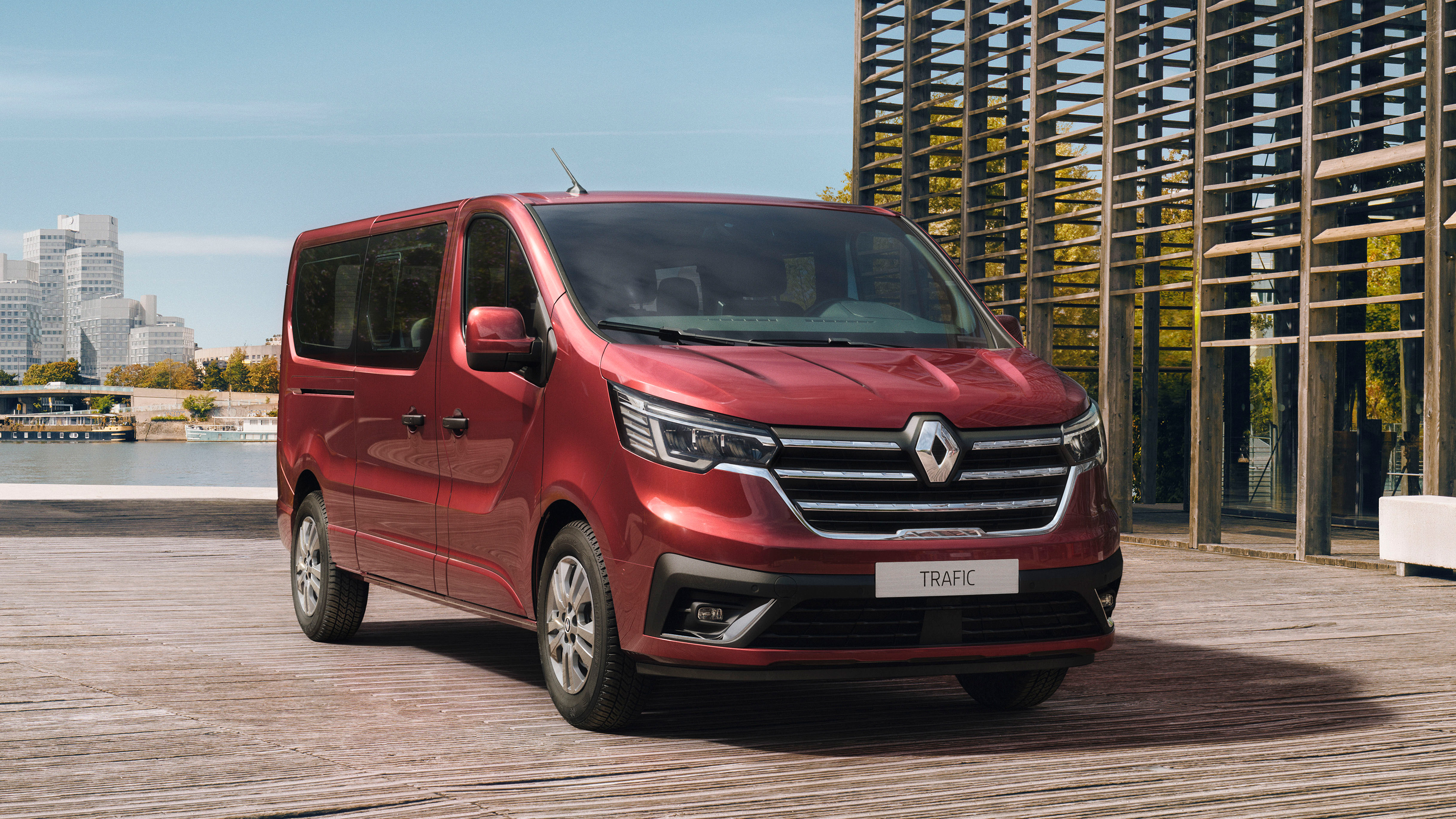 Updated Renault Trafic Passenger and SpaceClass unveiled